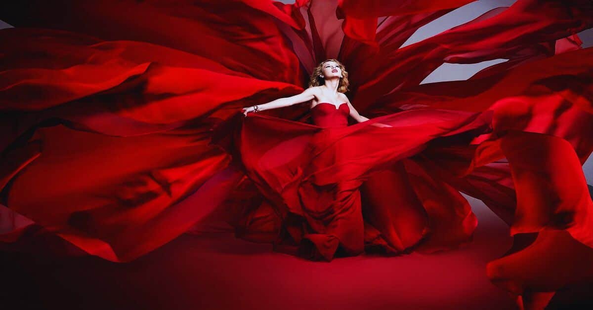 You are currently viewing 310+ Best Captions for Red Dress (Aesthetic, Bold and Chic)